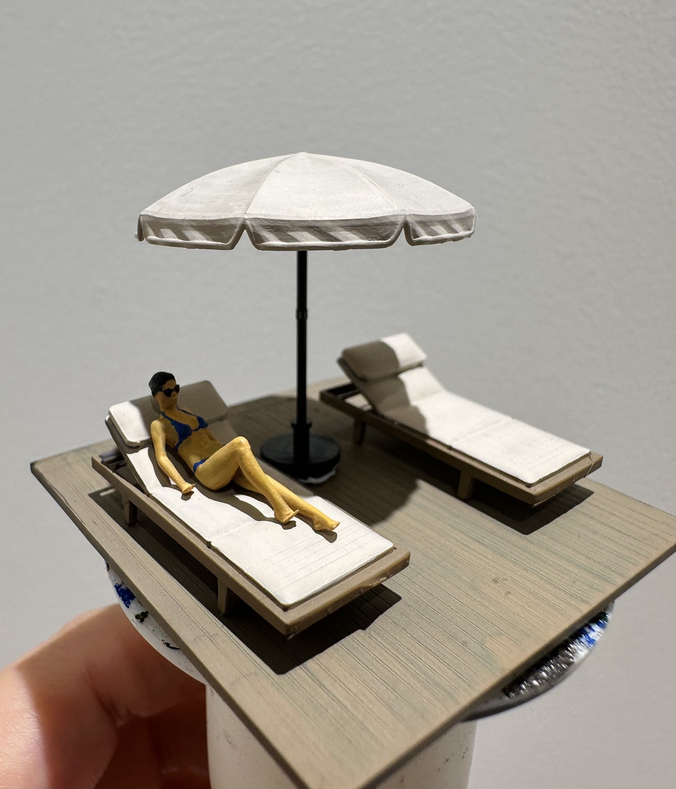 Tools Workshop For Kids - Diorama 1/64 Sun Bathing Micro Scene