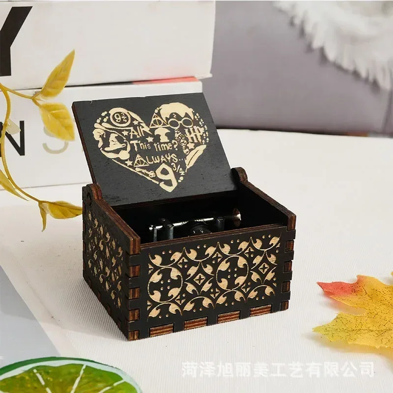 Anime Themed Hand-cranked Musi - Chisel Set Wood 评论和价格